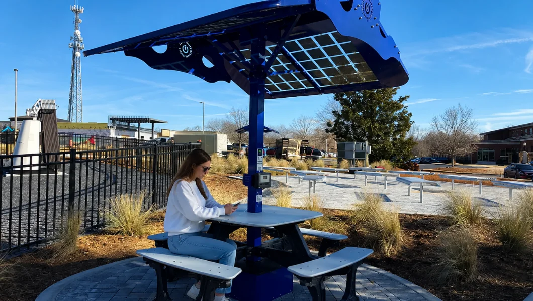 Smart Picnic Table Chargers 기사 대표 사진